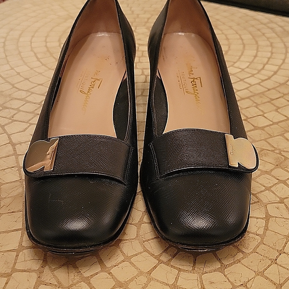 Ferragamo Boutique pumps. Navy blue with silvertone metal accent. Size 9 Narrow.